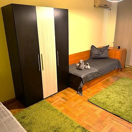 G D Apartment *