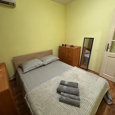 Apartment G D *